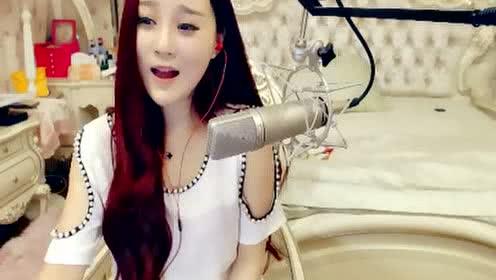 国产热门主播在线视频,魅力四溢，人气爆棚的直播盛宴